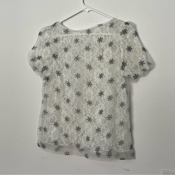 Snowflake and lace blouse - Picture 8 of 12